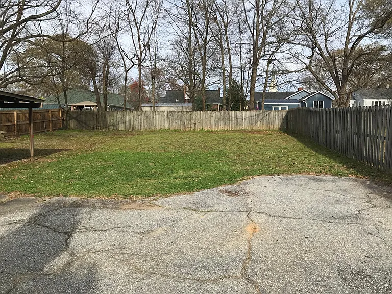 208 Vintage Ave — Photo 15