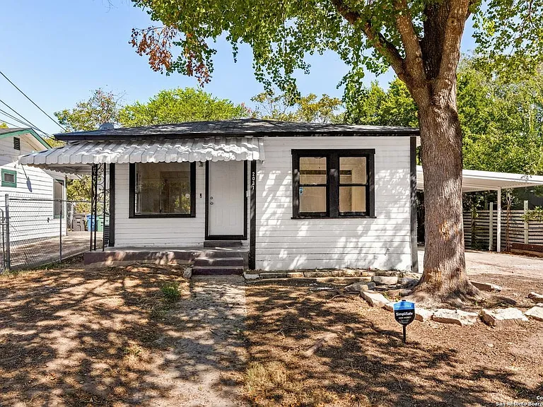 2031 Lamar St — Photo 10