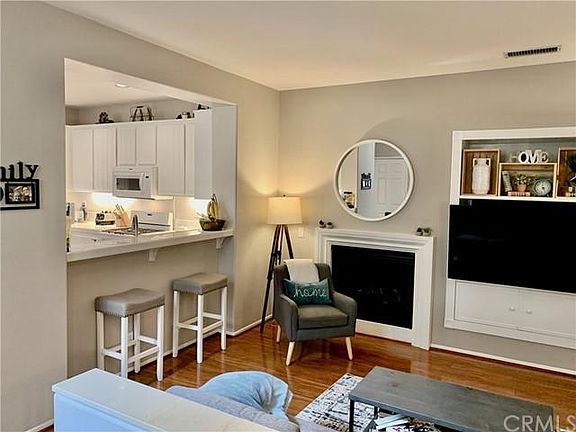 3rd image of 11 Nantucket Ln