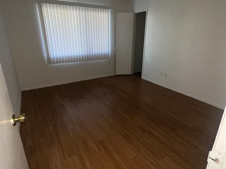 Lennox Lanai Apartments — Photo 36