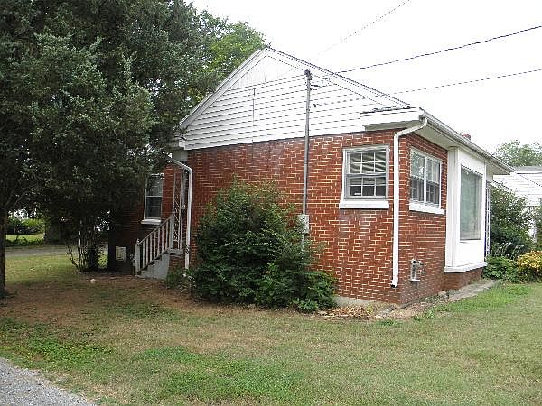 2nd image of 609 Green St