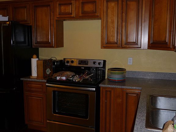 5th image of 211 W North Bay St