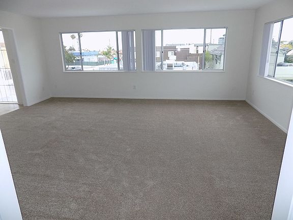 4th image of 4876 Cass St