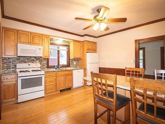 4th image of 108 Winslow Ave #2