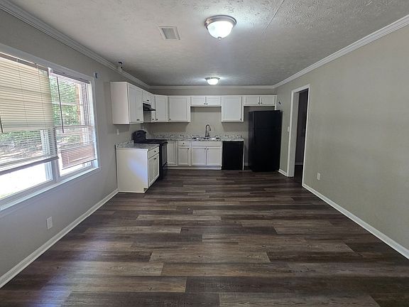 4th image of 4131 Hicks Rd