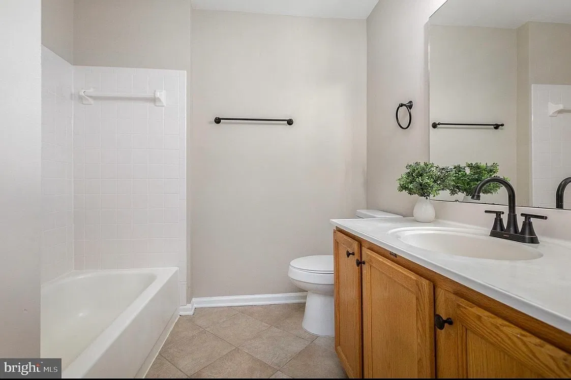 4 bed, 1842 sqft, $1,850 — Photo 3
