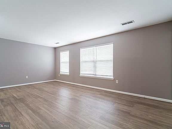 5th image of 452B Buttonwood Ln