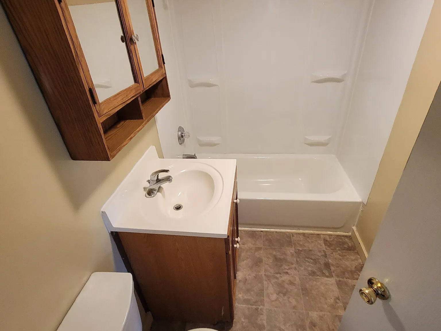 2 bed, 1.0 bath, $995 — Photo 4