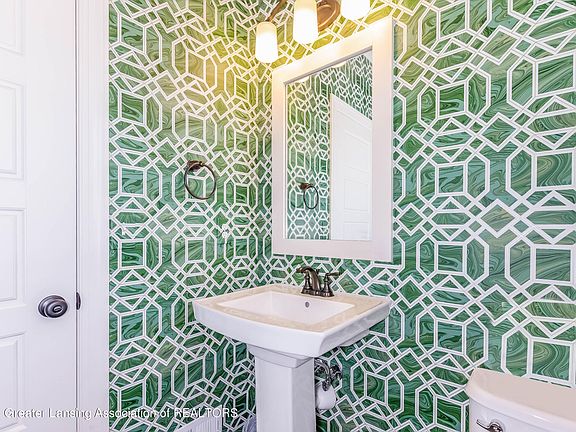 5th image of 5348 Somerset Dr
