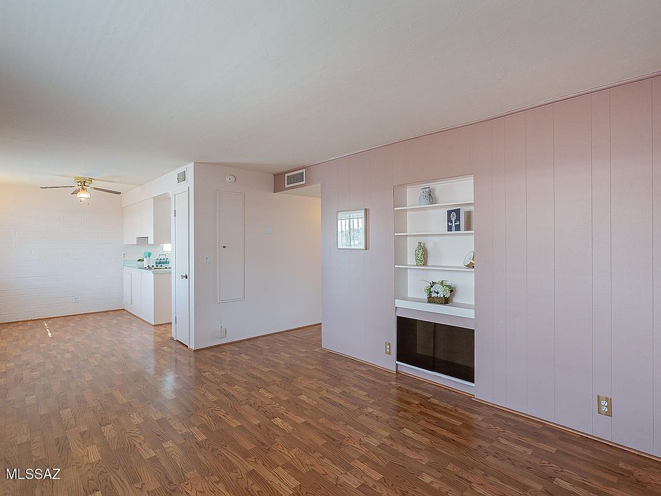 1st image of 1031 N Holly Ave