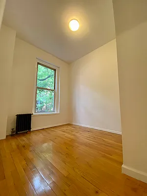 Rented by Dynamik Realty | media 10