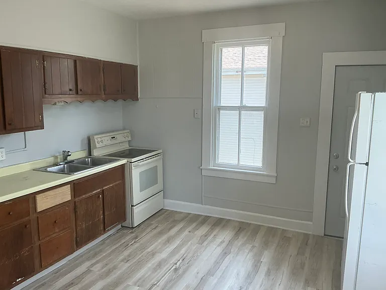 301 S 9th St #1/2 — Photo 12