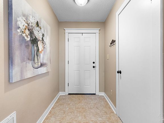 4th image of 7650 Le Jeune Dr