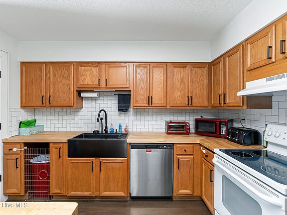 5th image of 143 Sutton Drive