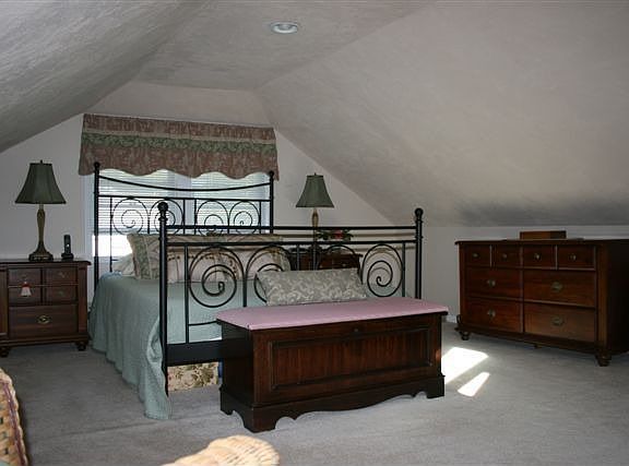 MASTER BEDROOM, CARPET, RECESSED LIGHTS, SKYLIGHT, WALKIN CLOSET