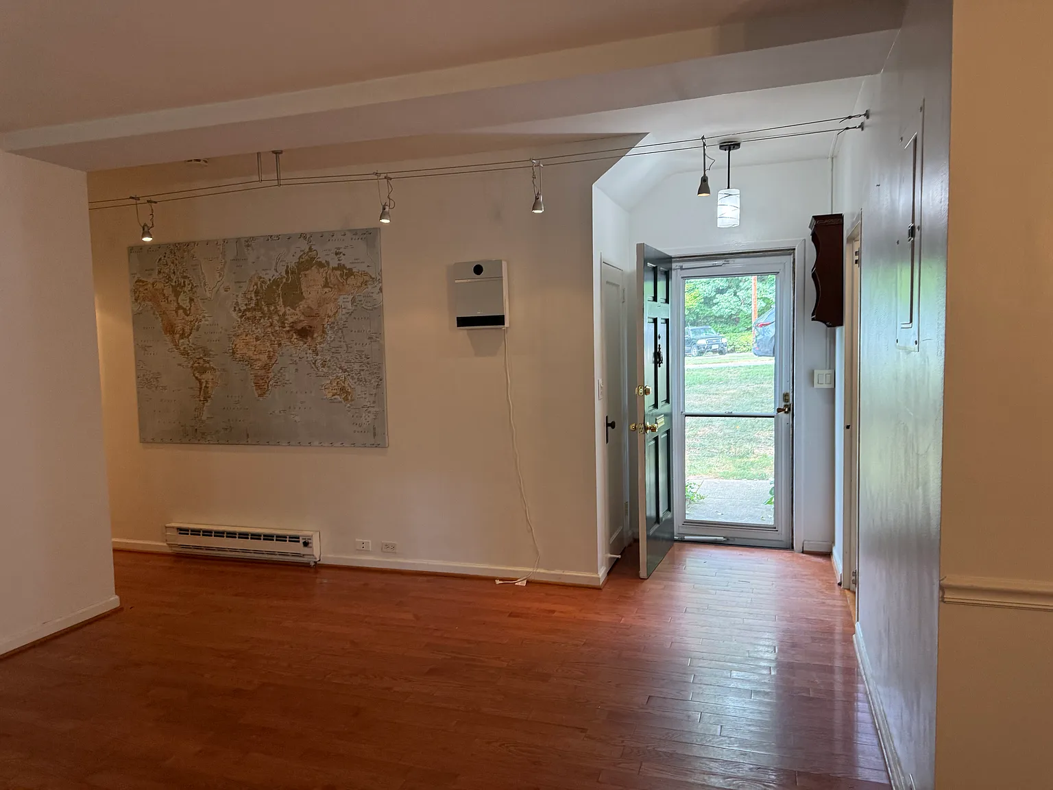 1 bed, 750 sqft, $2,050 — Photo 4