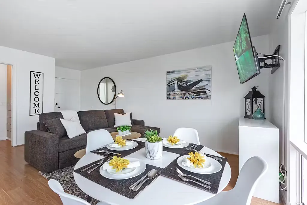 Building Photo - 524 Avenida Victoria #2