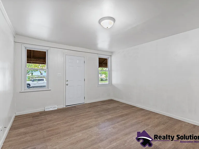 733 E Cherry St — Photo 5