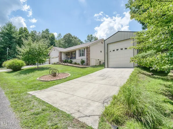 2051 Menasha Dr, Crossville, TN 38572