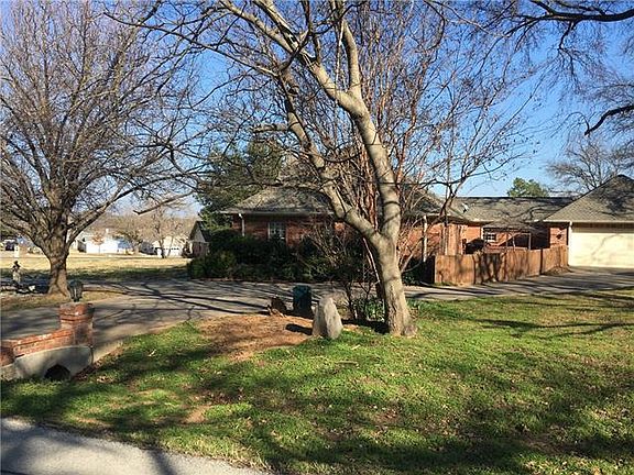 5th image of 421 Cocopa Dr