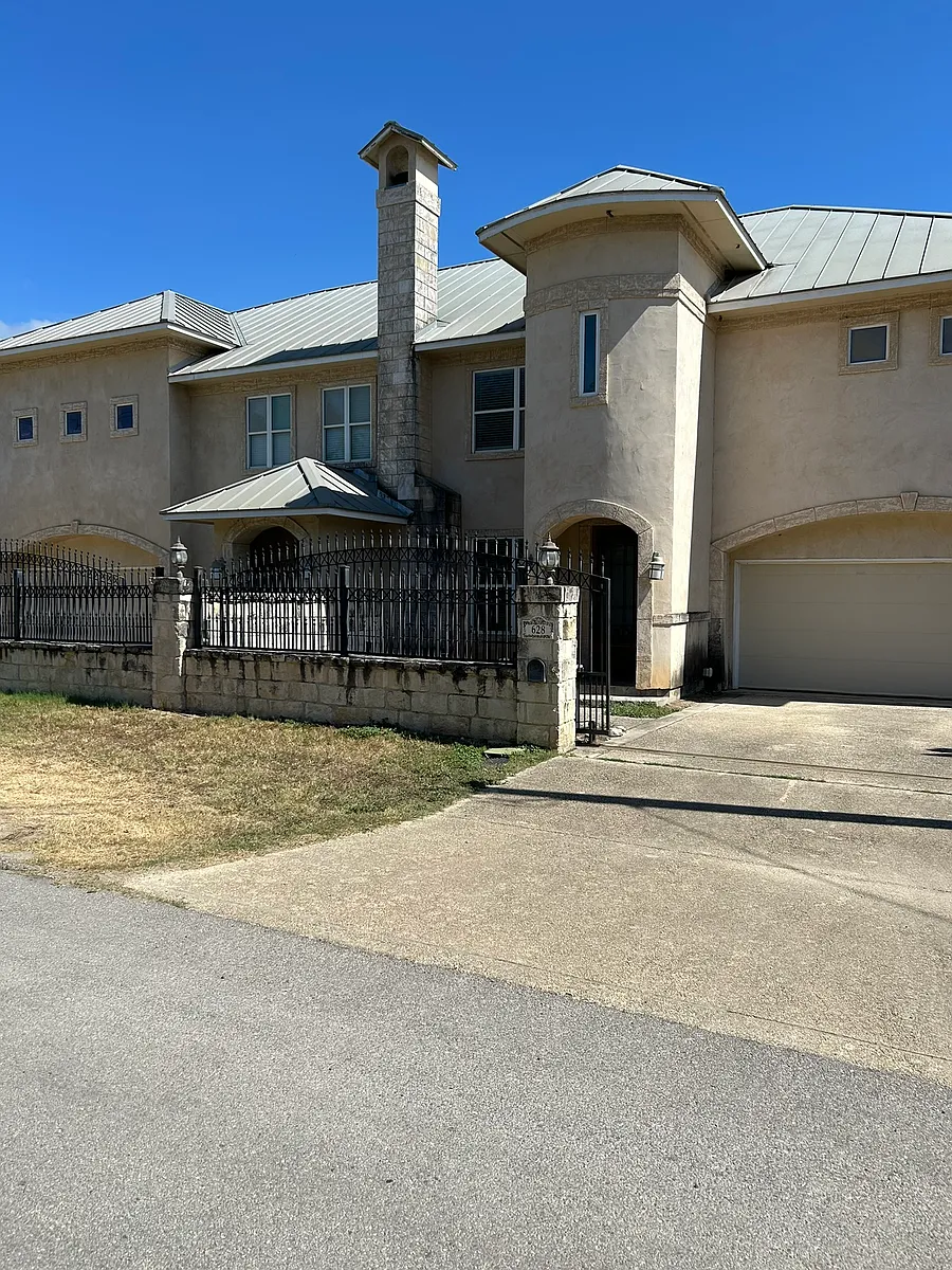 Building Photo - 628 Ira Lee Rd
