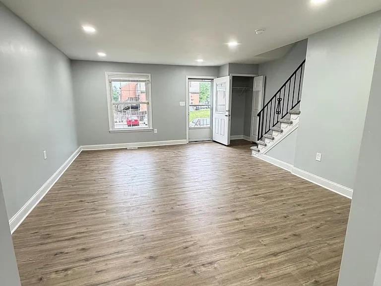 12928 Claxton Dr #6 — Photo 2
