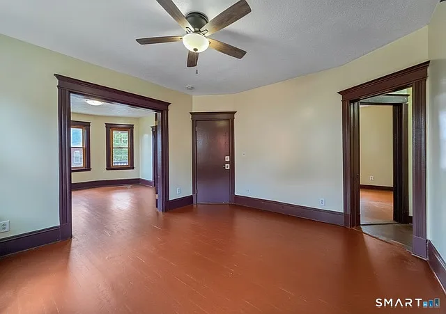 24 Mortson St — Photo 3