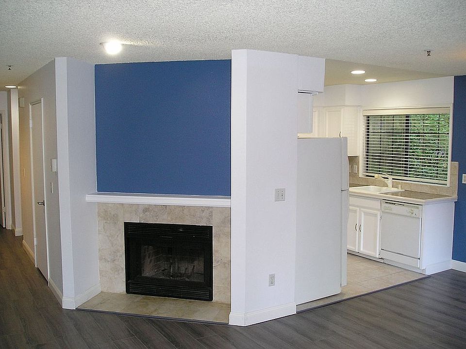 Livingroom fireplace