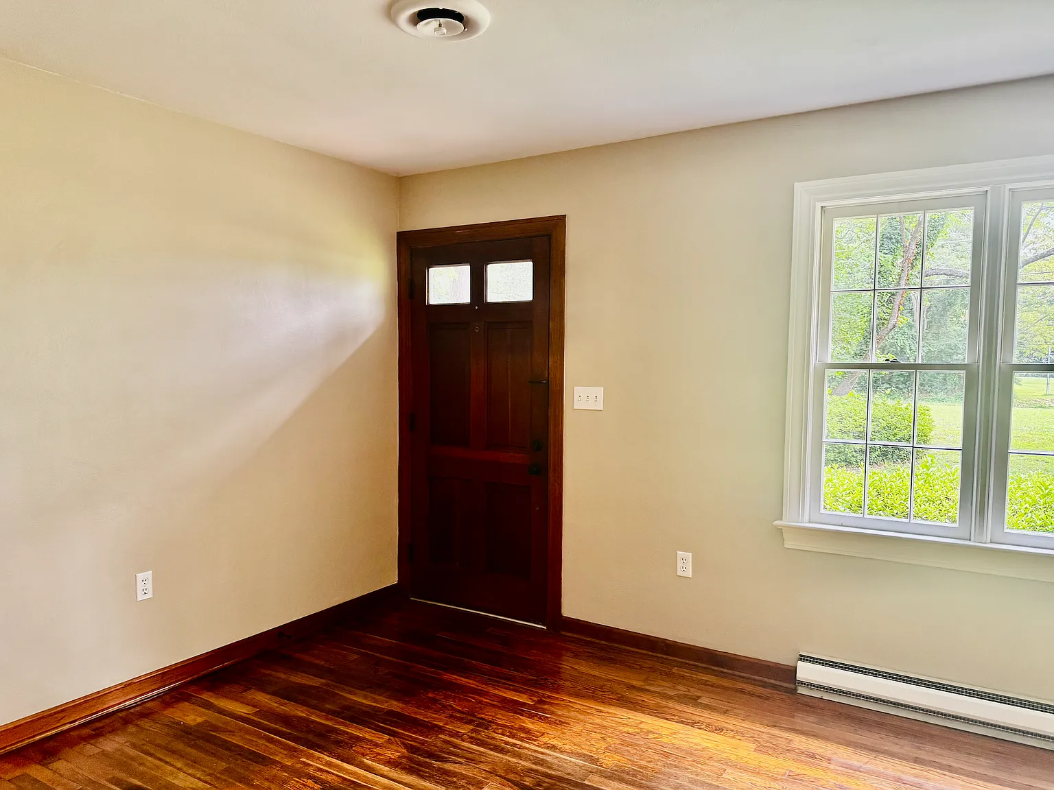 3 bed, 1.5 bath, 1200 sqft, $2,000 — Photo 4