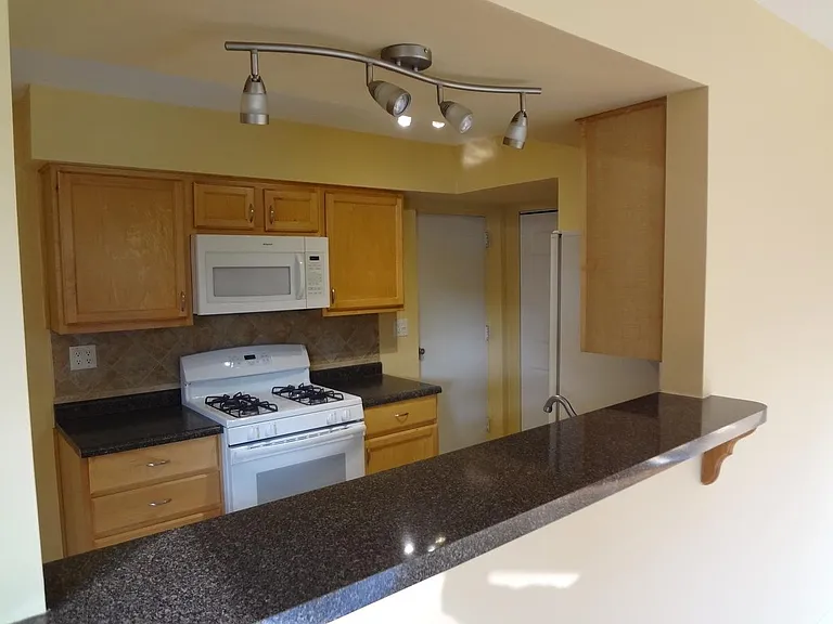 1235 Mae Ct — Photo 3