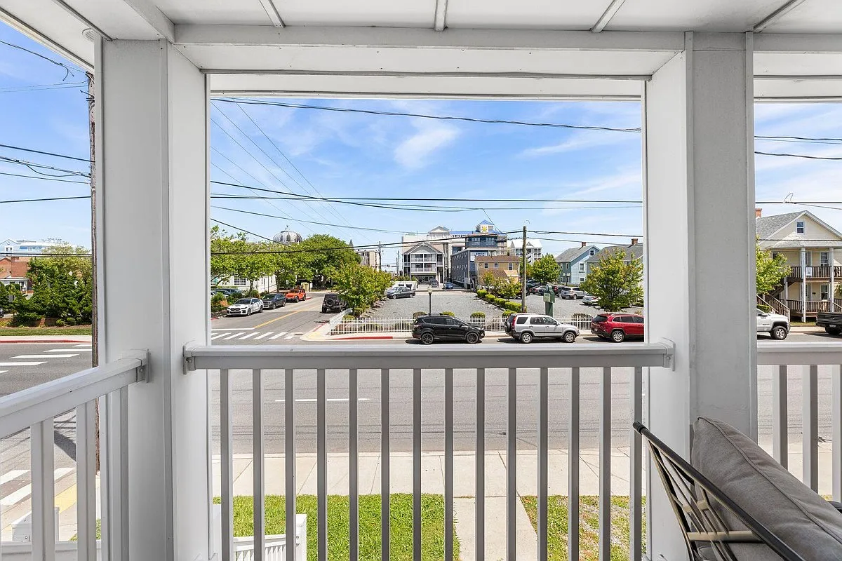3 bed, 1100 sqft, $1,450 — Photo 2