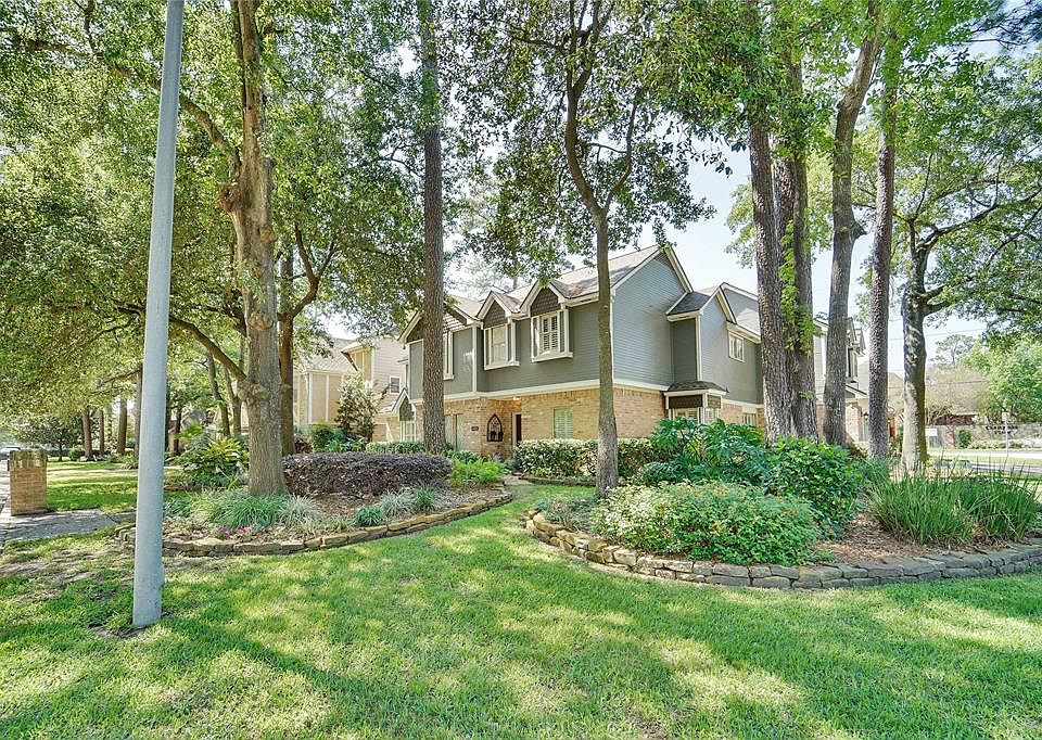 Beautiful corner lot landscaped home in Champions!