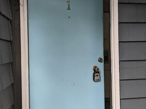 2nd image of 2118 NE 85th St APT 1