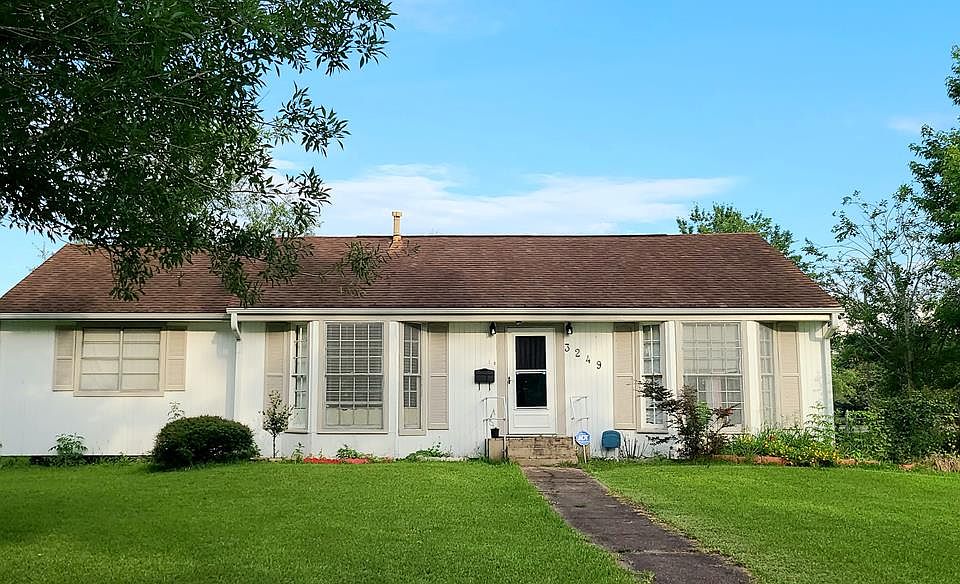 1st image of 3249 Woodrow Dr
