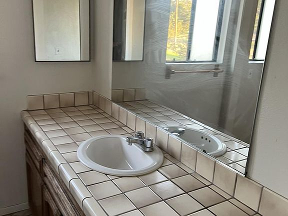 5th image of 840 S 3rd Ave