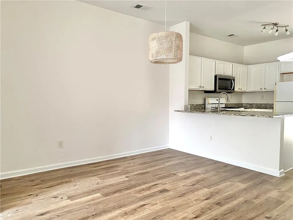 2 bed, 2.5 bath, 1200 sqft, $1,760 — Photo 4