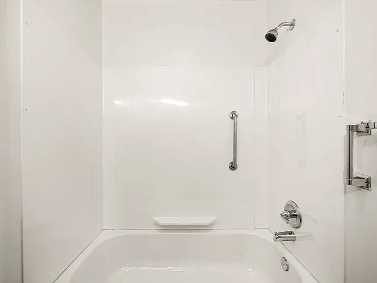 Middleboro Crest Apartments — Photo 13