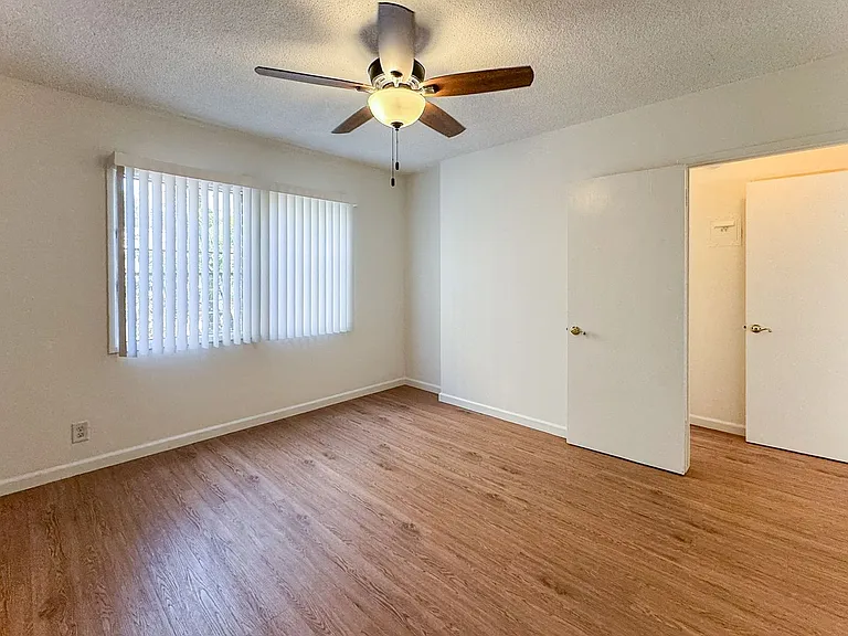 1555 S Hayworth Ave #5 — Photo 6
