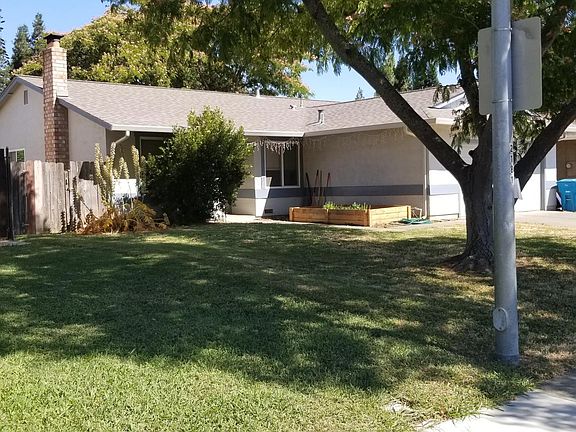 3rd image of 910 La Cruz Ln