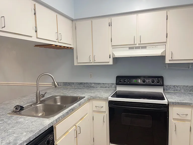 2735 SW 35th Pl #705 — Photo 4