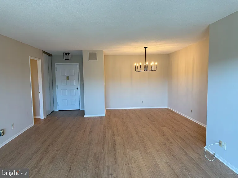 8360 Greensboro Dr #917 — Photo 9