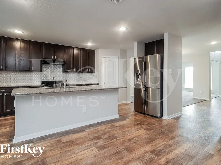 1023 Ranch Oak Dr — Photo 7