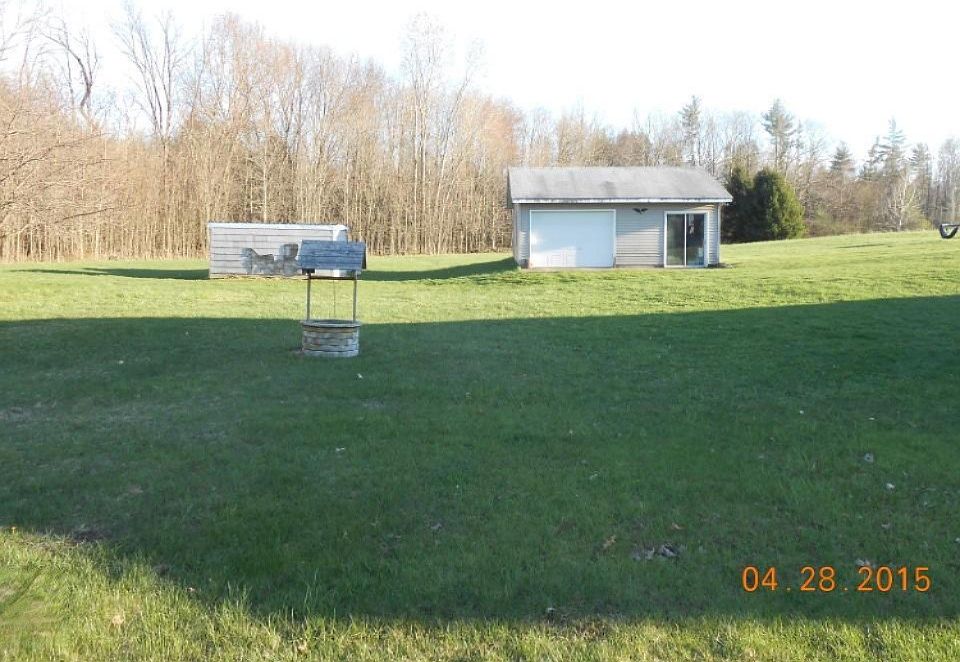 2nd image of 2439 Lakewood Rd