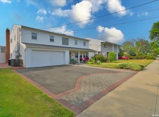 534 Halevy Dr, Cedarhurst, NY