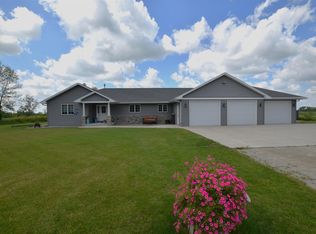 1688 Phillips Rd, Green Bay, WI 54311