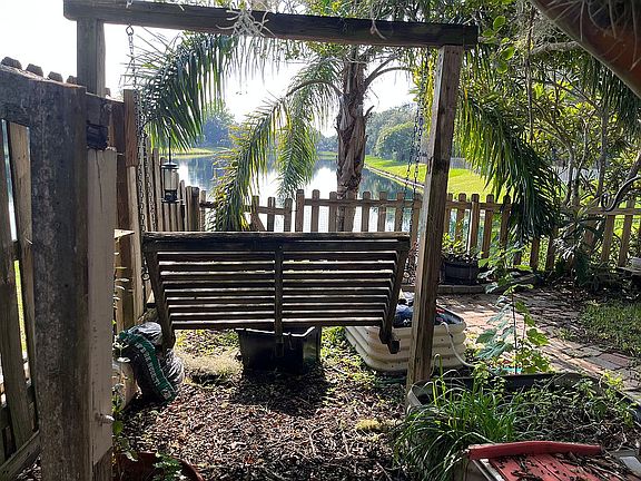 3rd image of 883 Wynfield Cir