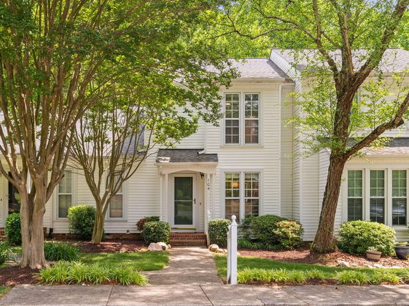104 Planetree Ln, Cary, NC 27511