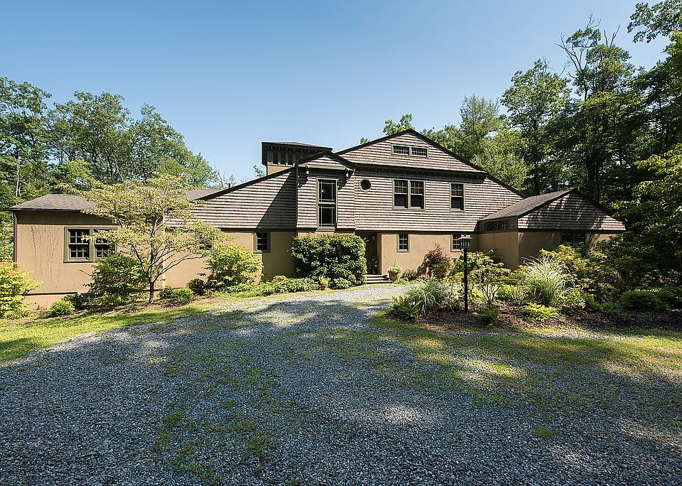 1st image of 23 Dogwood Ln