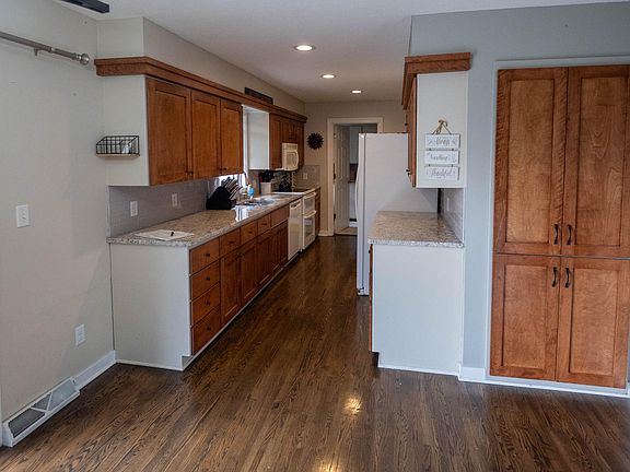4th image of 3956 Oak Park Cir SE
