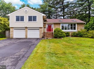 3 Vander Veer Dr, Lawrence Township, NJ 08648